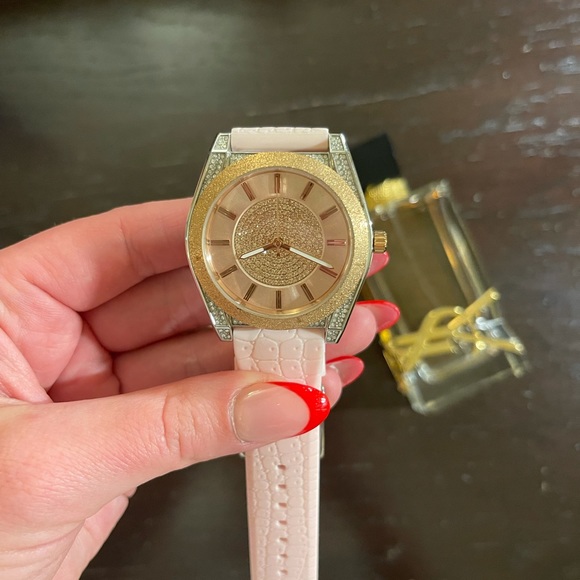 Michael Kors women’s watch with pink rubber band - Picture 5 of 6